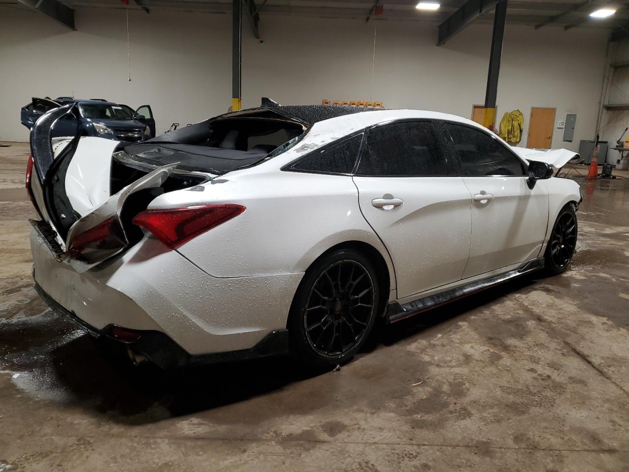 2021 Toyota Avalon - Image 3