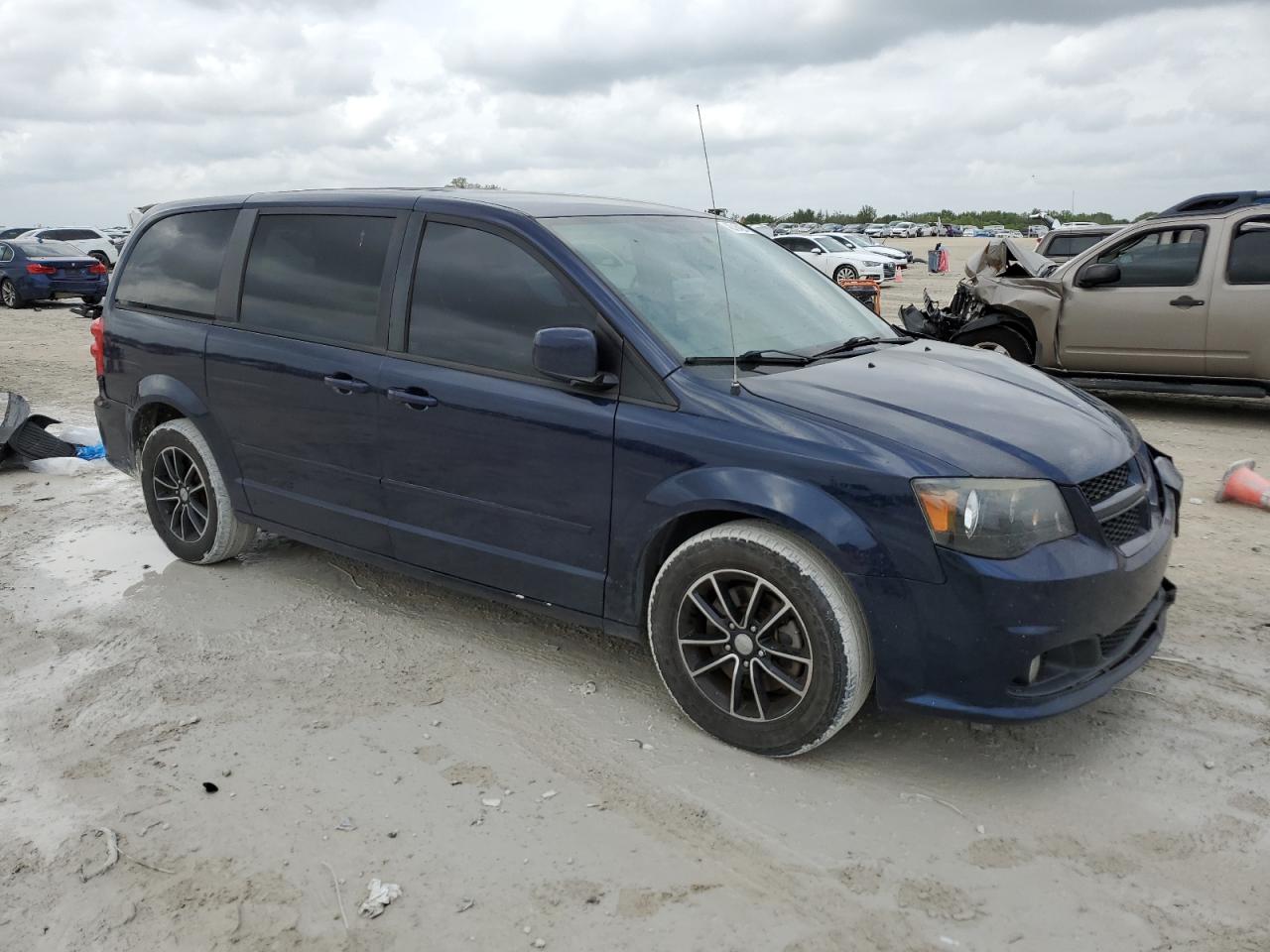 2017 Dodge Caravan - Image 4