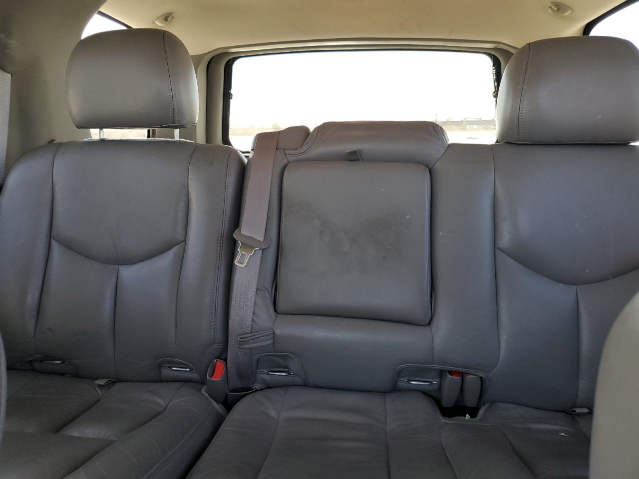 2004 Chevrolet Tahoe - Image 10