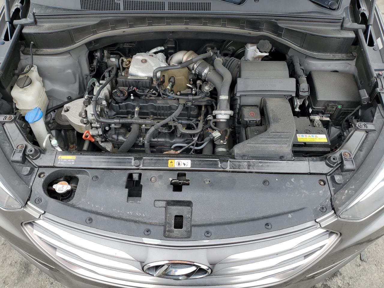 2017 Hyundai Santa Fe - Image 12