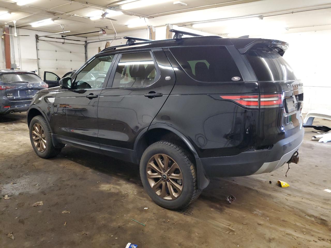 2017 Land Rover Discovery - Image 2