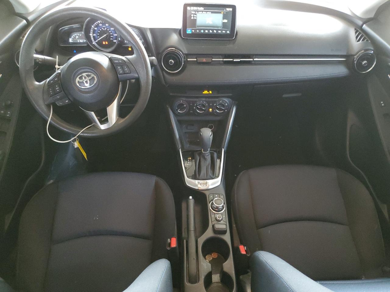 2017 Toyota Yaris - Image 8