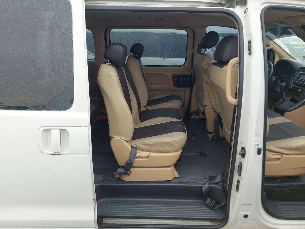 KMJWA37R4HU891017 - 2006 Hyundai H1 - #48642035