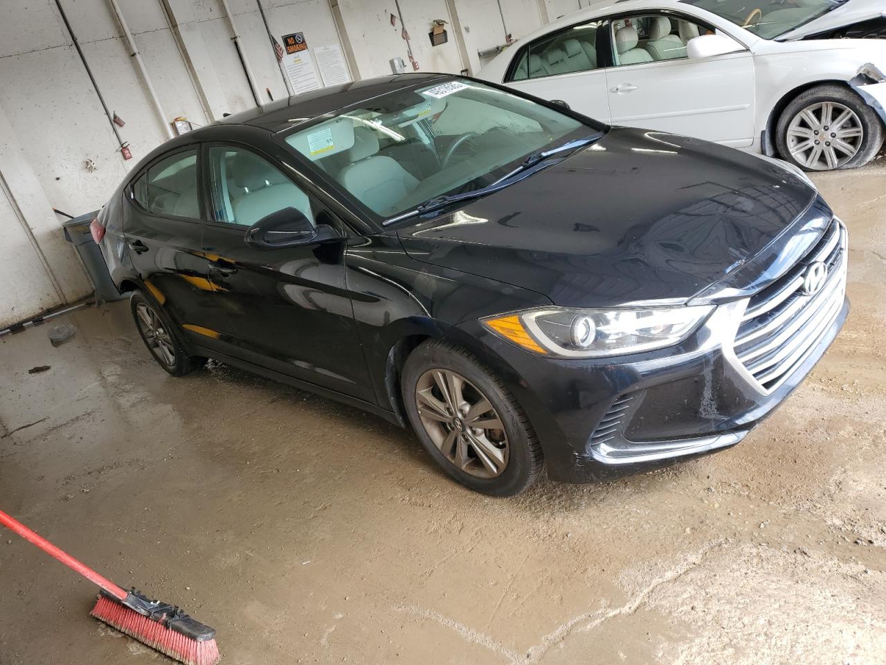 2017 Hyundai Elantra - Image 4