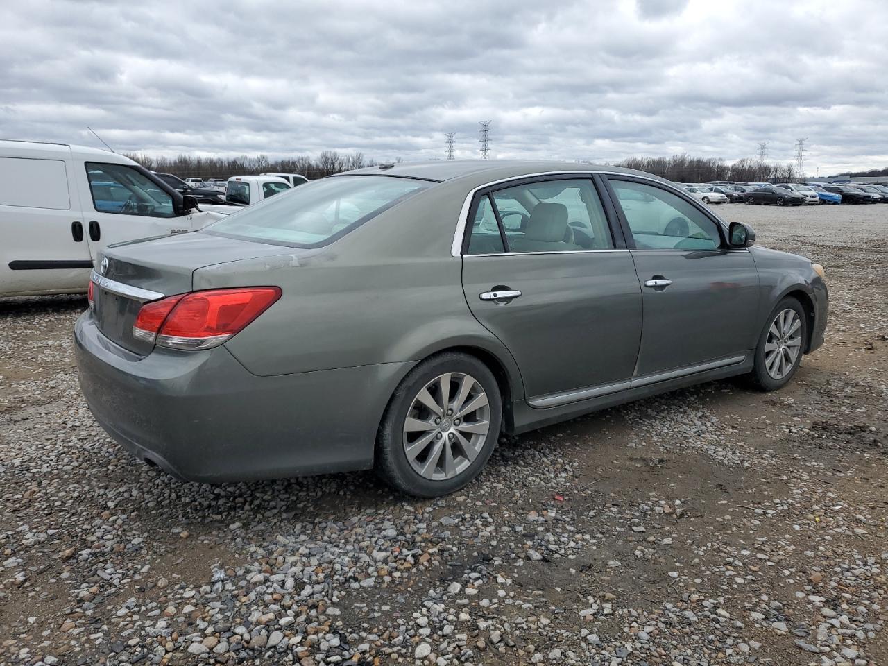 2011 Toyota Avalon - Image 3