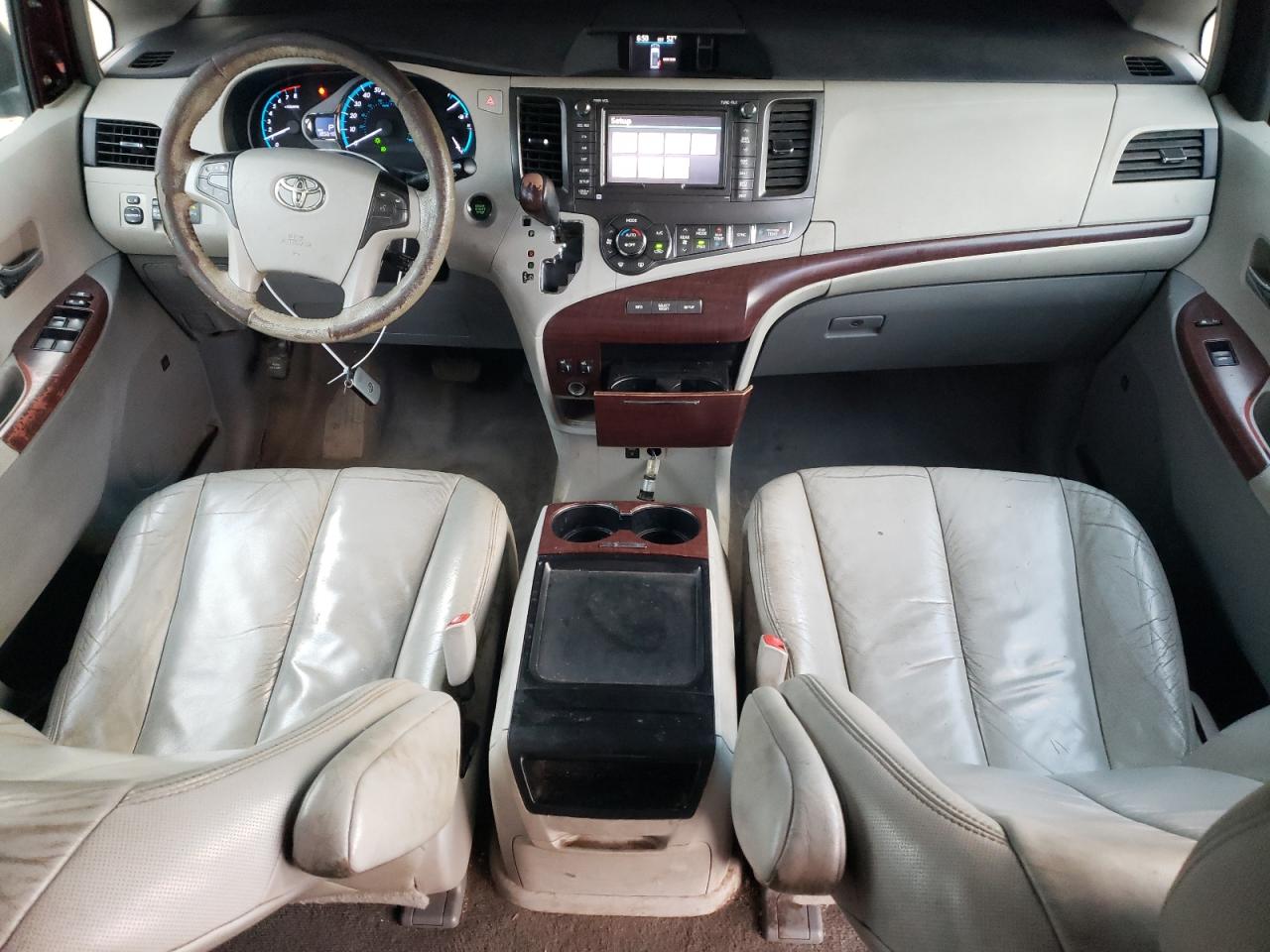 2011 Toyota Sienna - Image 8