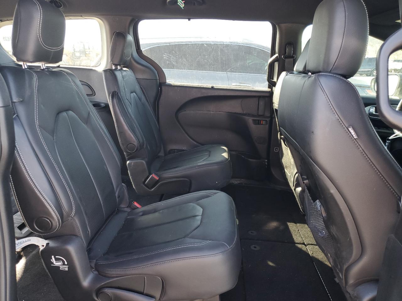 2020 Chrysler Pacifica - Image 11