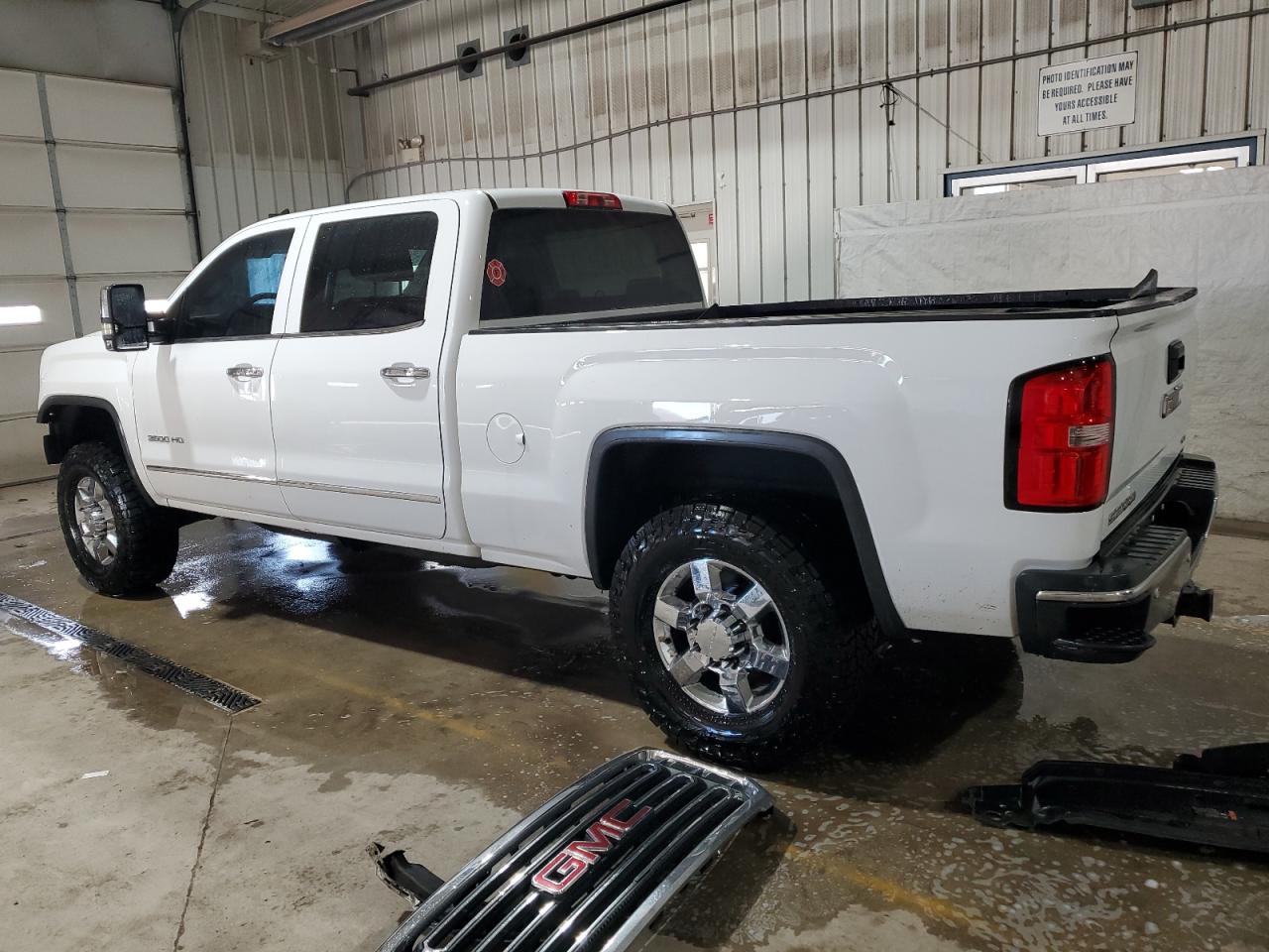 2015 GMC Sierra - Image 2