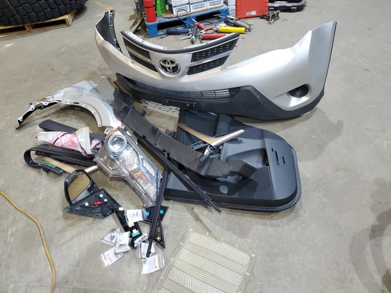 2014 Toyota RAV 4 - Image 13