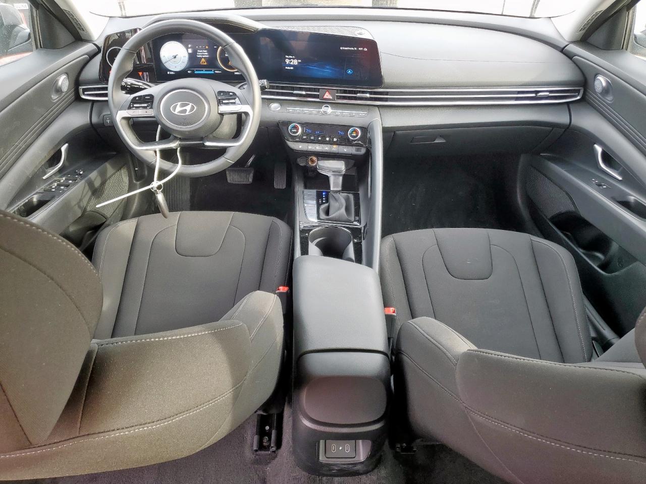 2024 Hyundai Elantra - Image 8