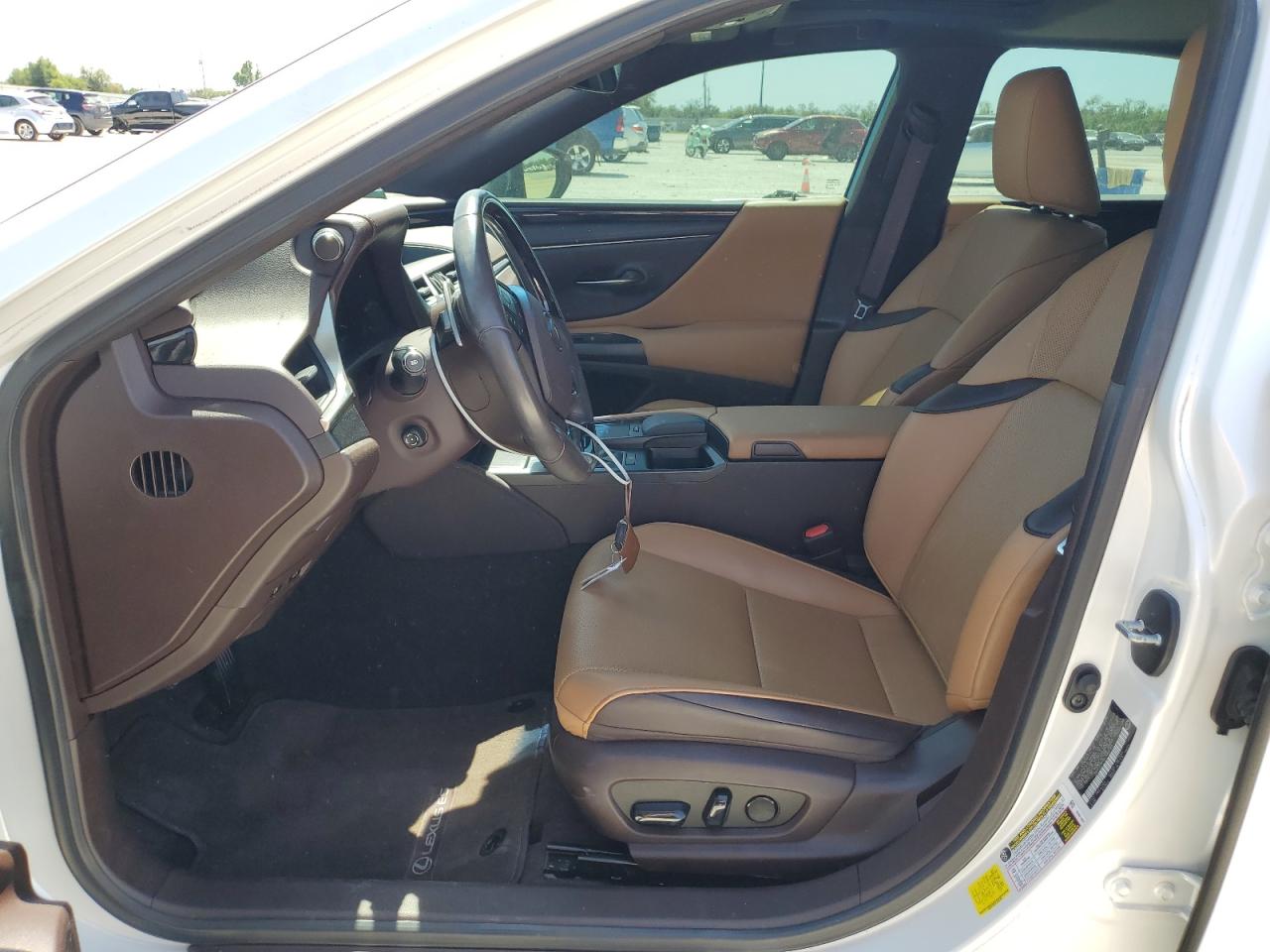 2020 Lexus ES - Image 7