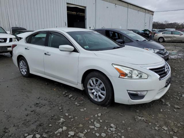 Седани NISSAN ALTIMA 2015 Бял