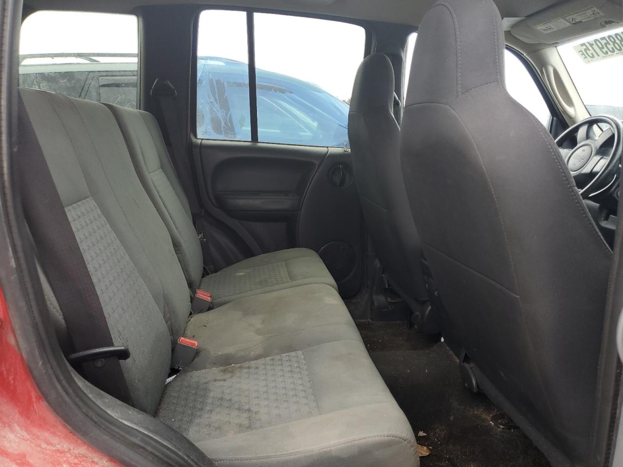 2004 Jeep Liberty (North America) - Image 11