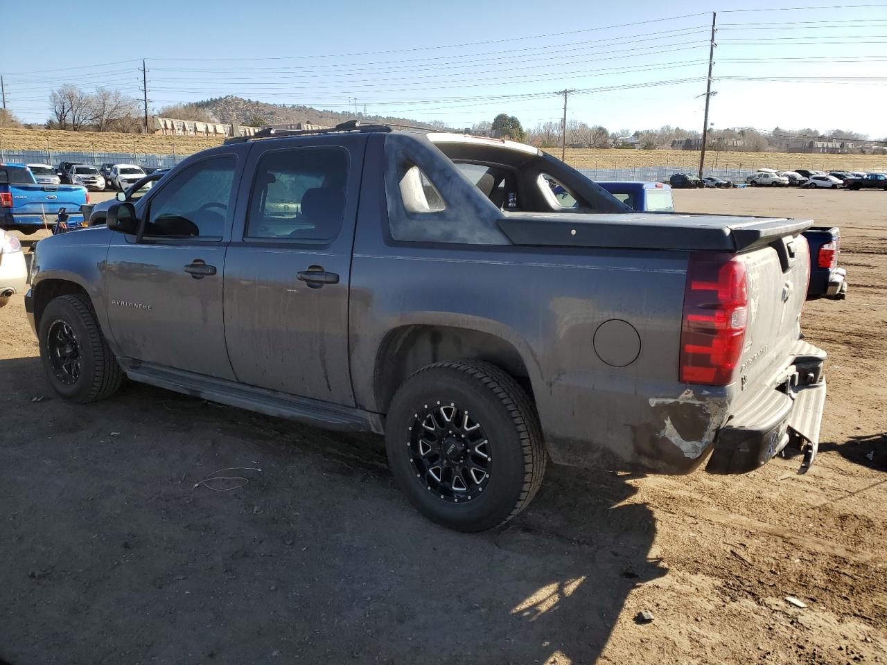 2010 Chevrolet Avalanche - Image 2