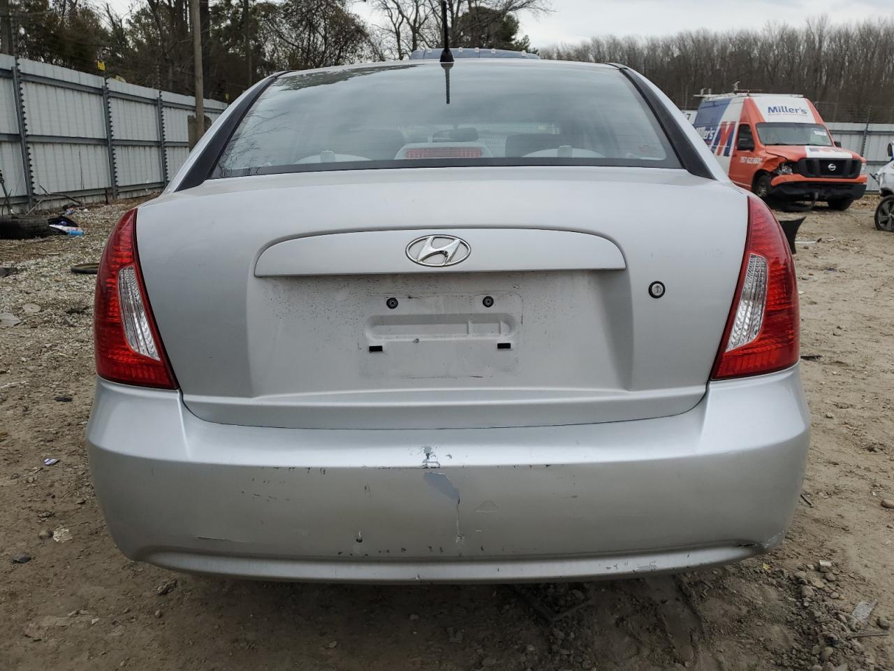 2011 Hyundai Accent - Image 6