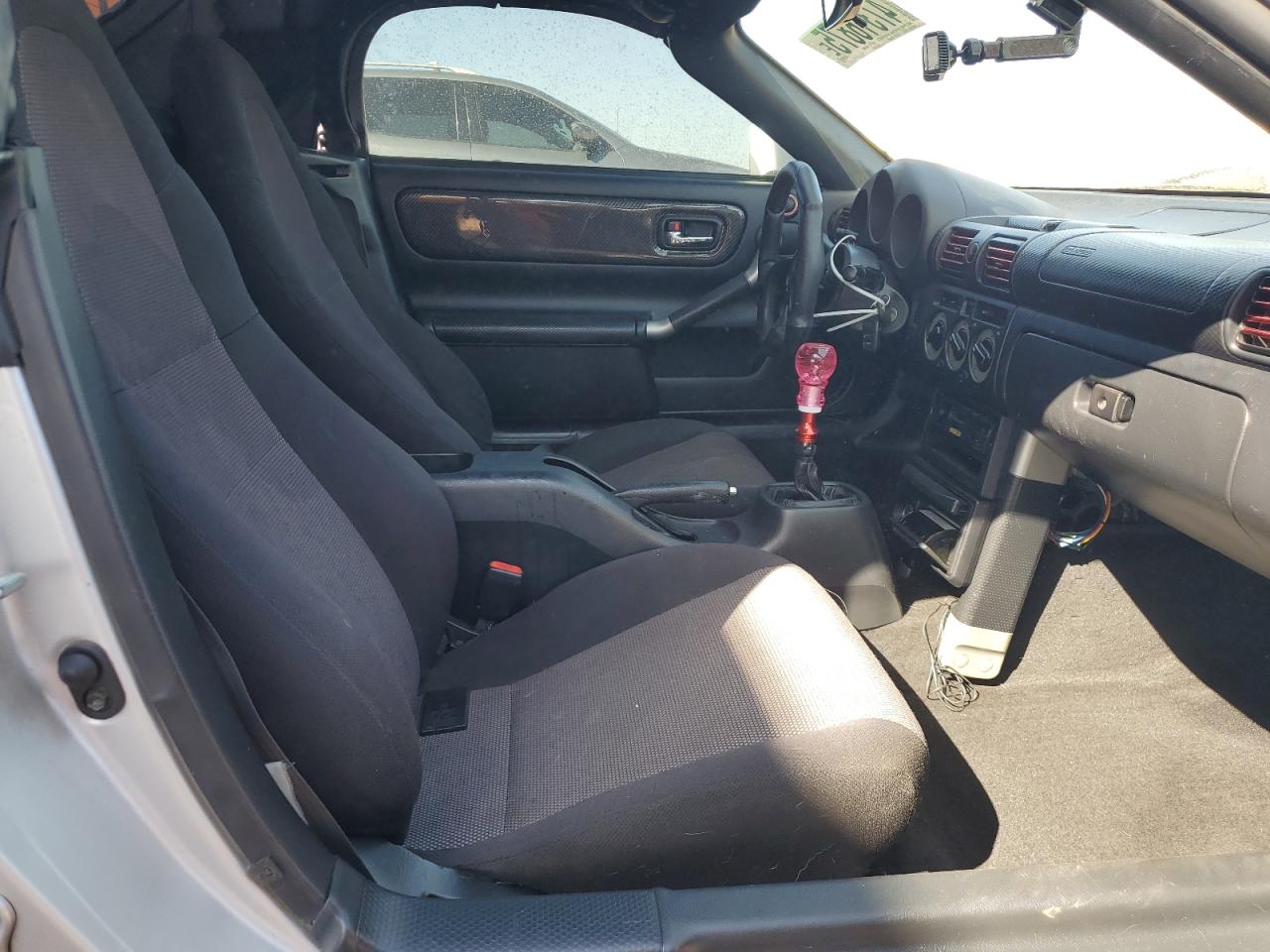2000 Toyota MR2 - Image 11