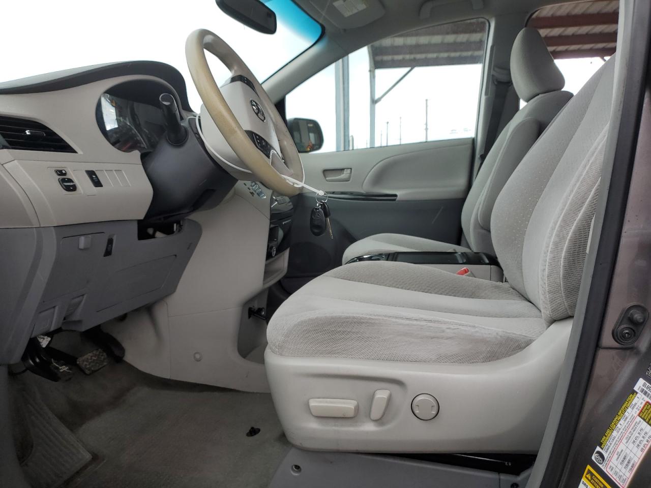 2014 Toyota Sienna - Image 7