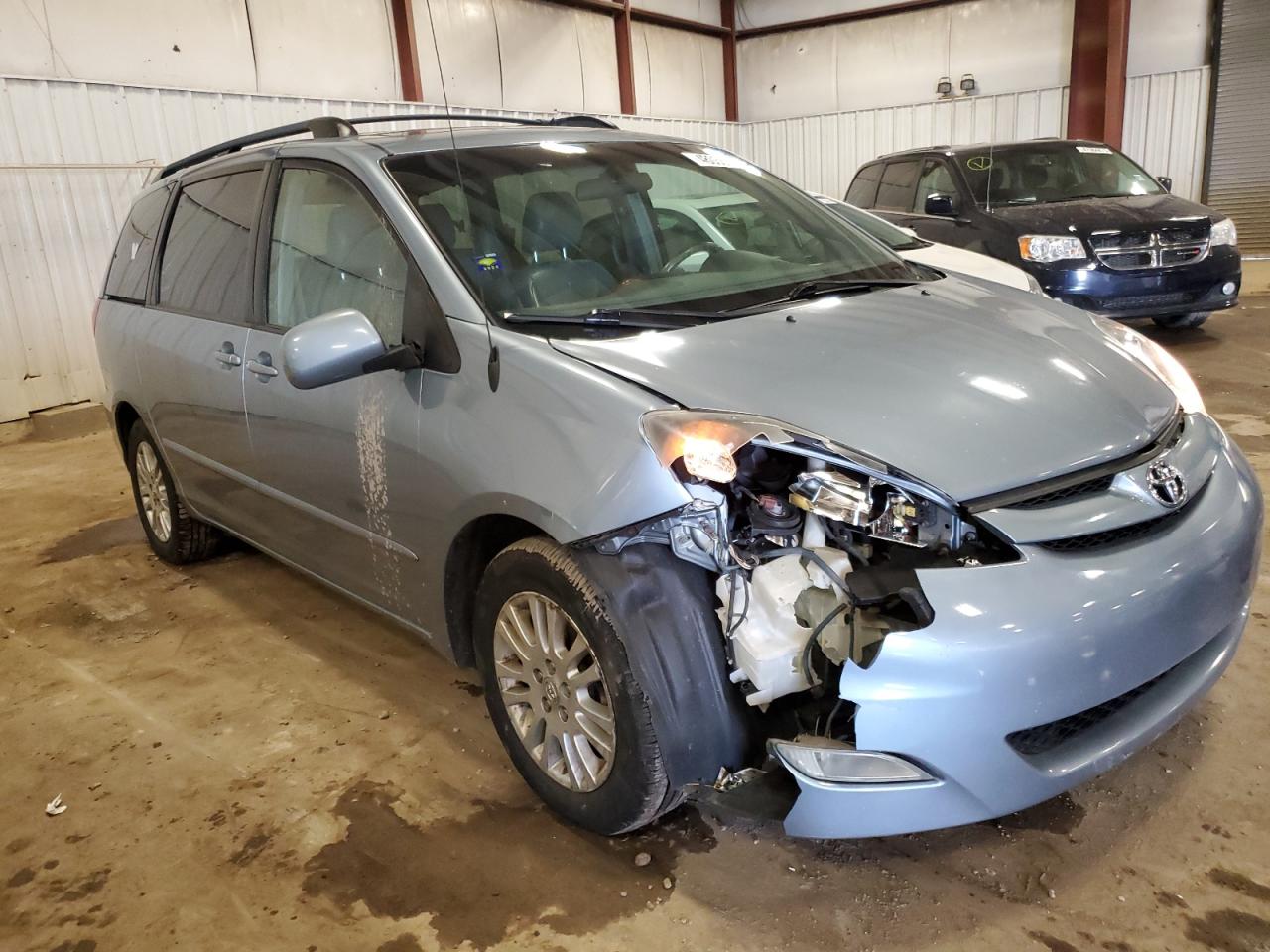 2010 Toyota Sienna - Image 4