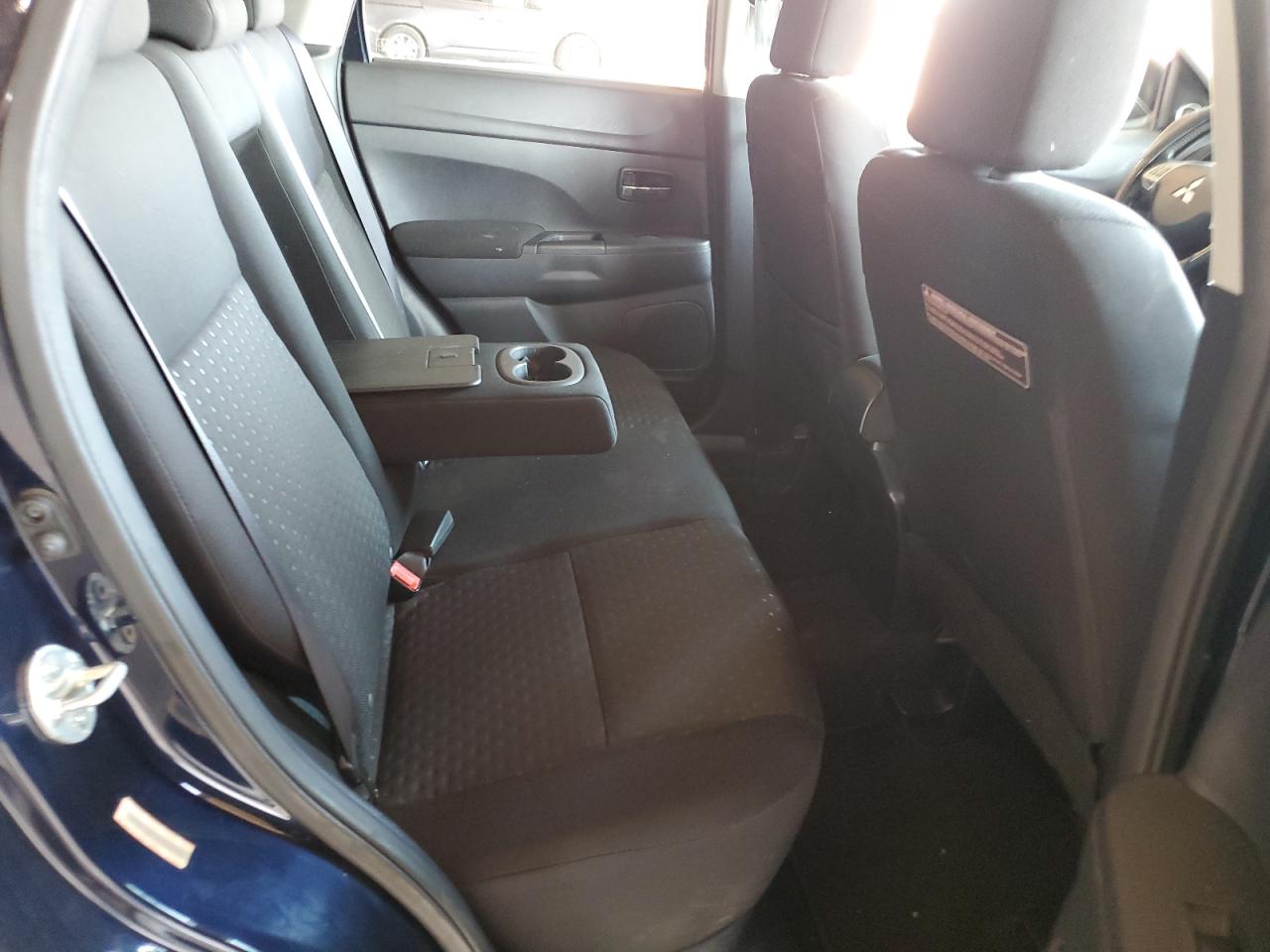 2011 Mitsubishi Outlander - Image 10