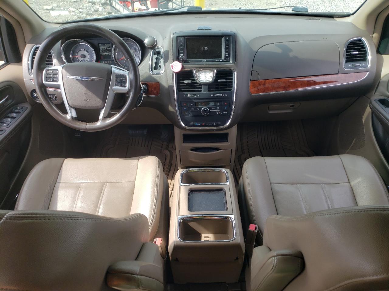2013 Chrysler Town & Country - Image 8