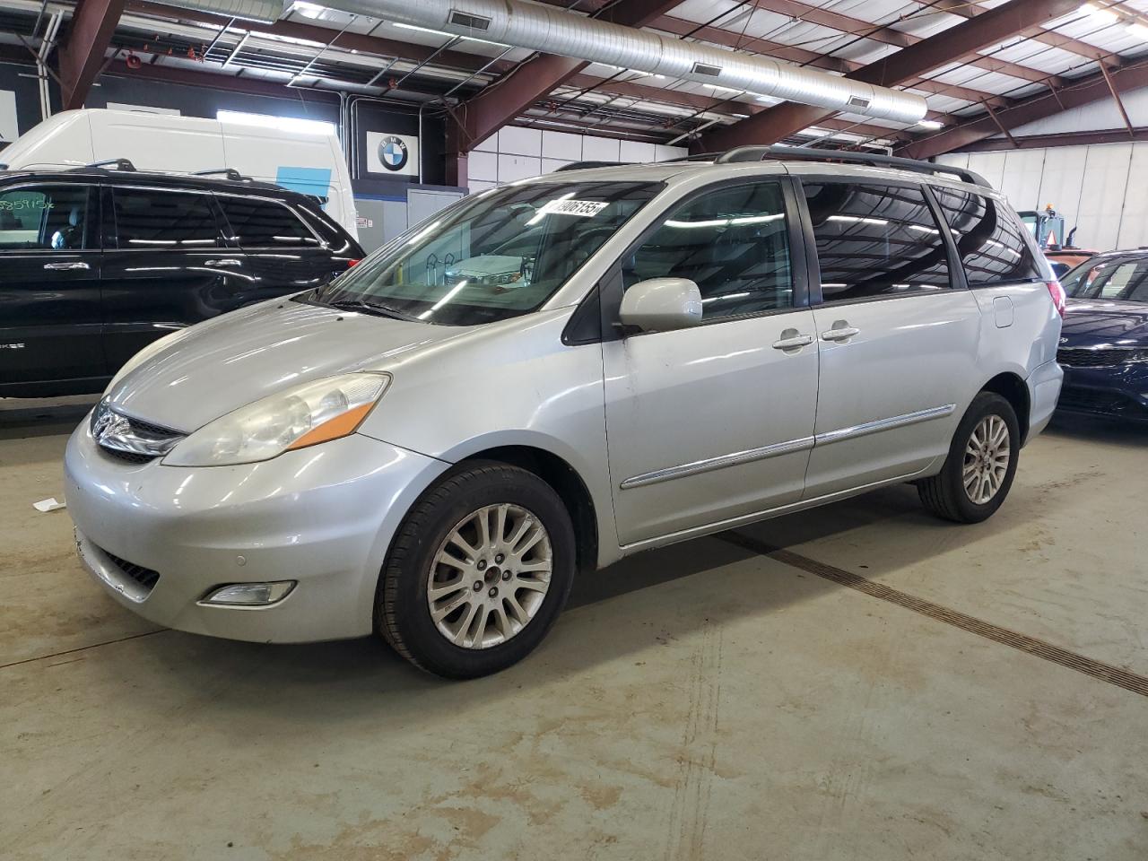 2008 Toyota Sienna - Image 1