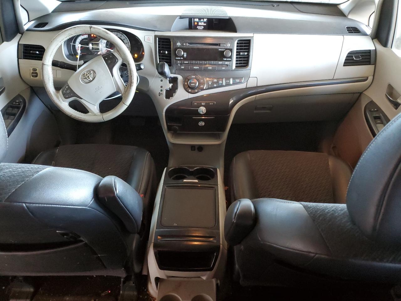 2012 Toyota Sienna - Image 8