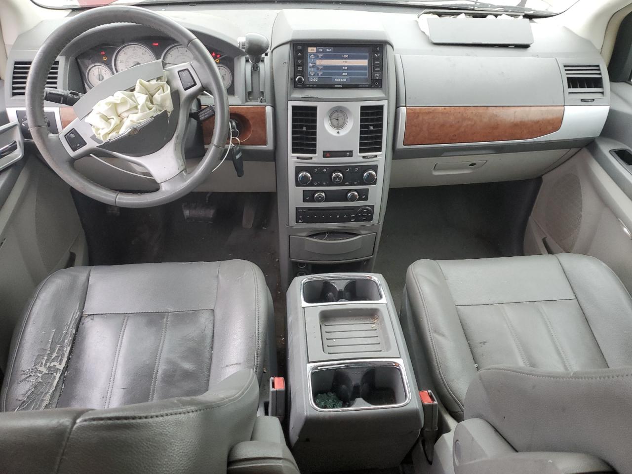 2008 Chrysler Town & Country - Image 8