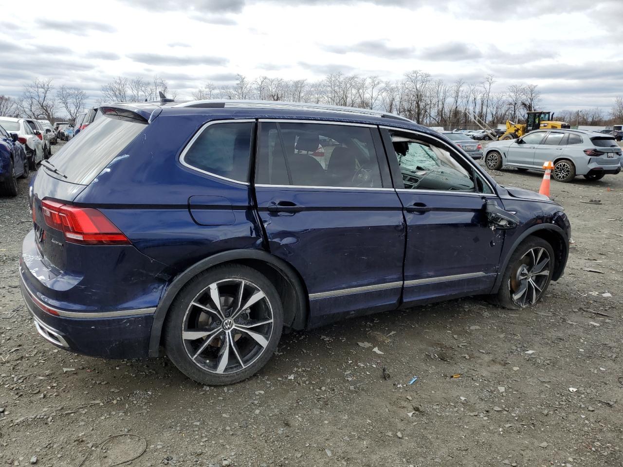 2024 Volkswagen Tiguan - Image 3
