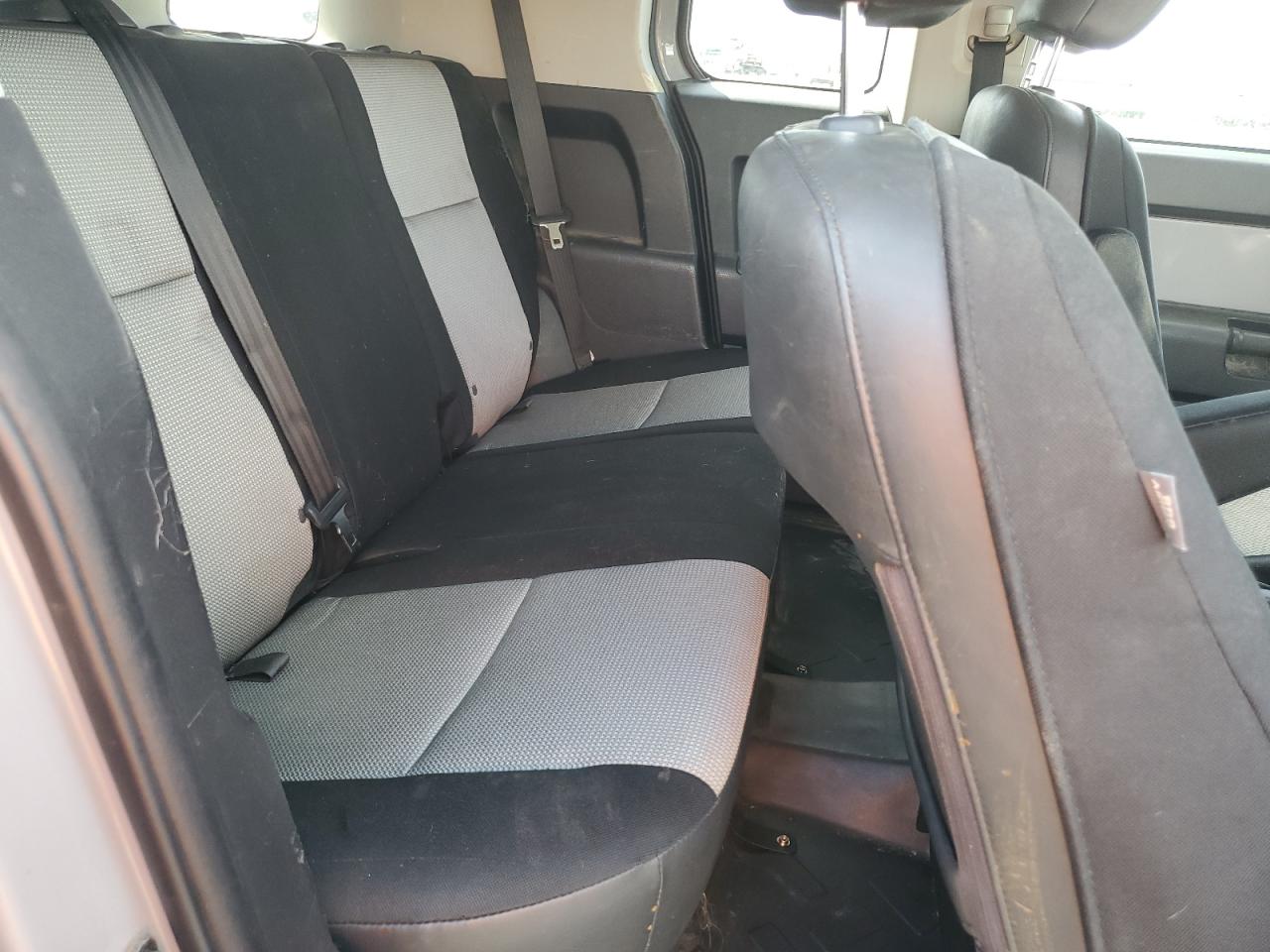 2013 Toyota FJ Cruiser - Image 11