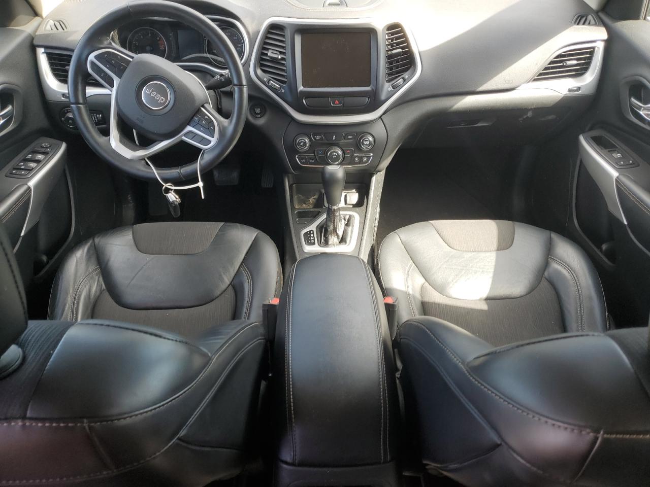 2018 Jeep Cherokee Latitude Plus VIN: 1C4PJLLBJD553255 Lot: 50999745