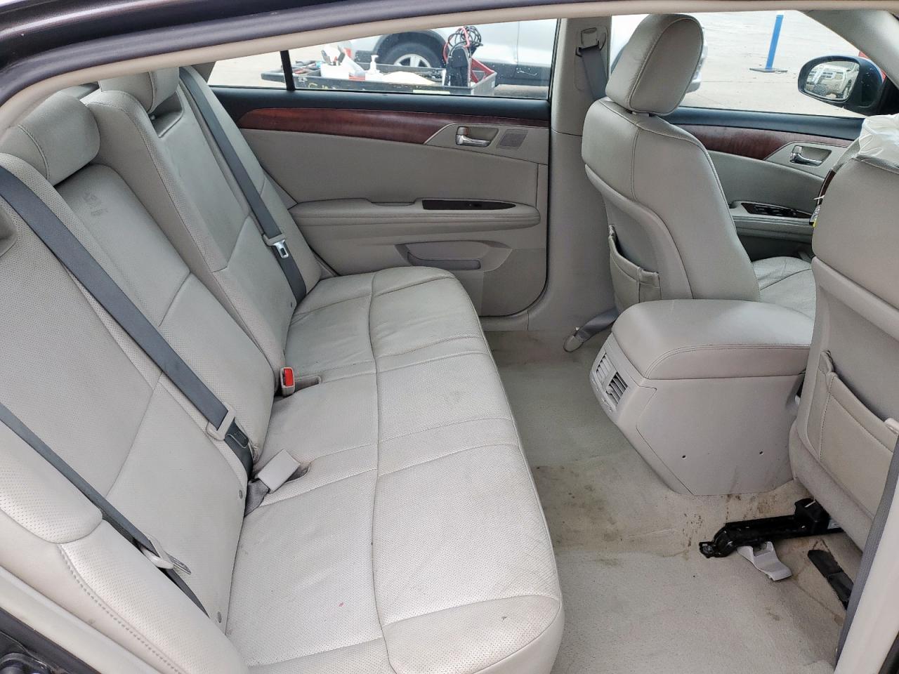 2012 Toyota Avalon - Image 10