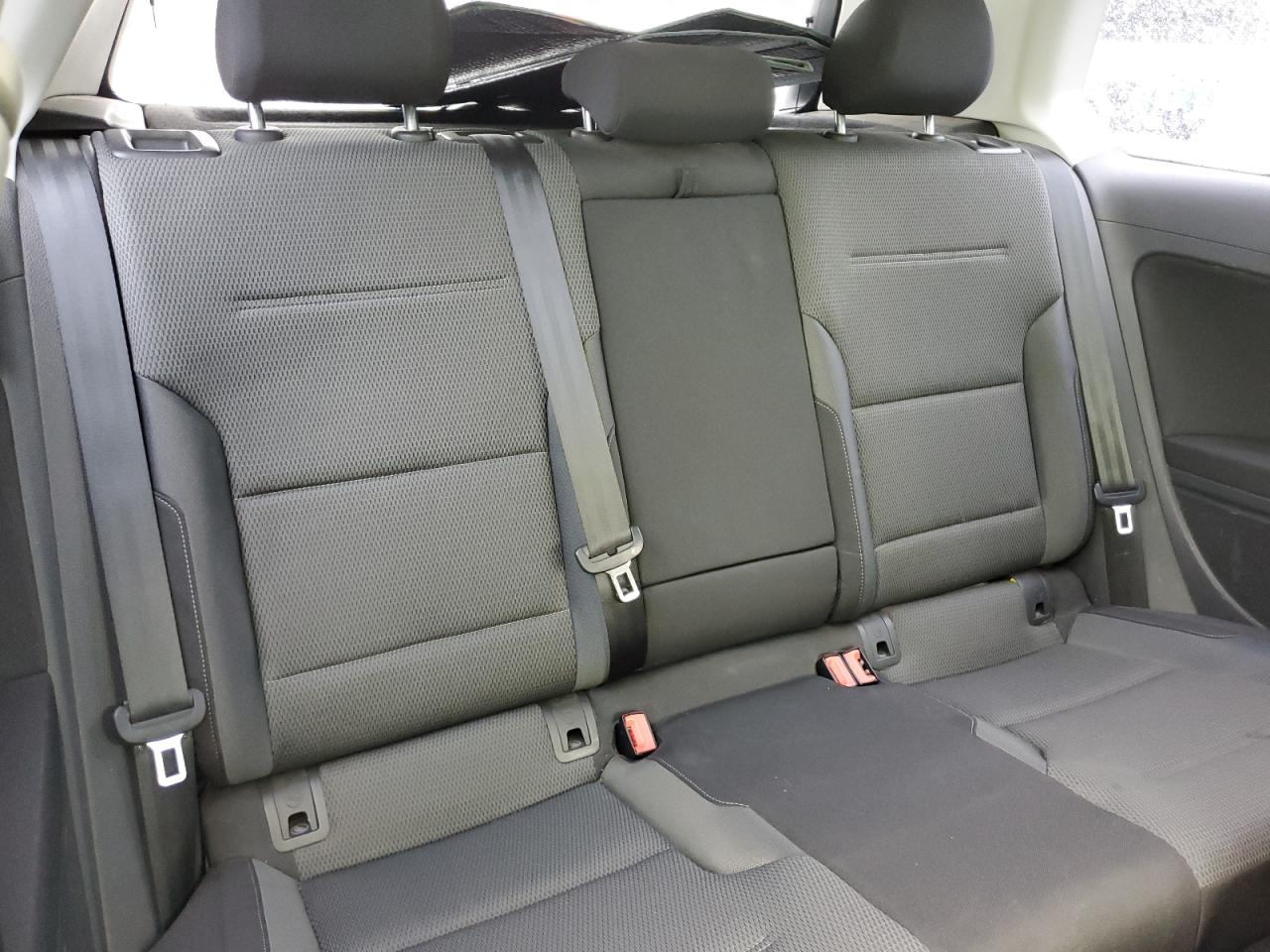 2015 Volkswagen Golf - Image 10