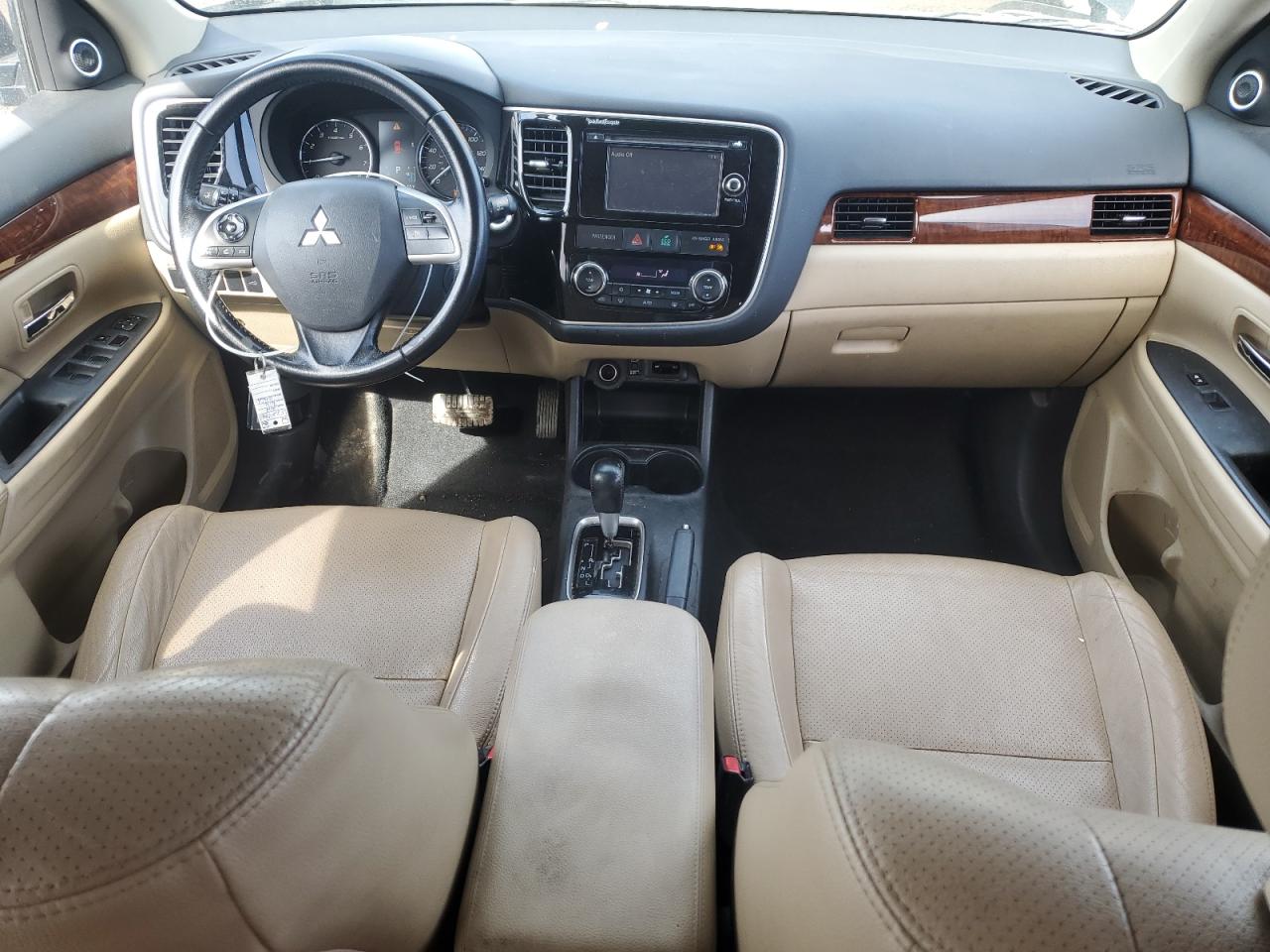 2014 Mitsubishi Outlander - Image 8