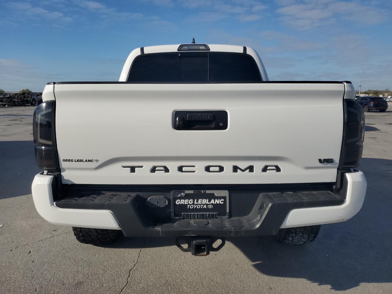 2017 Toyota Tacoma - Image 6