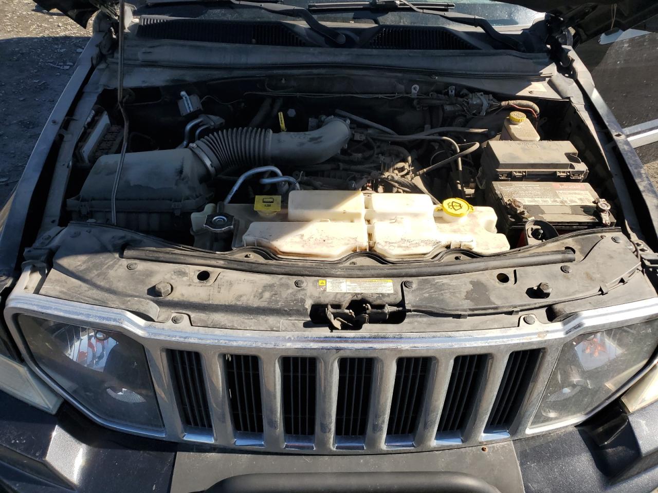 2012 Jeep Liberty (North America) - Image 12