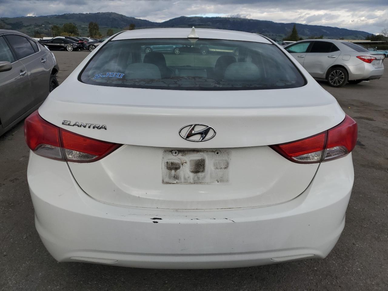 2013 Hyundai Elantra - Image 6