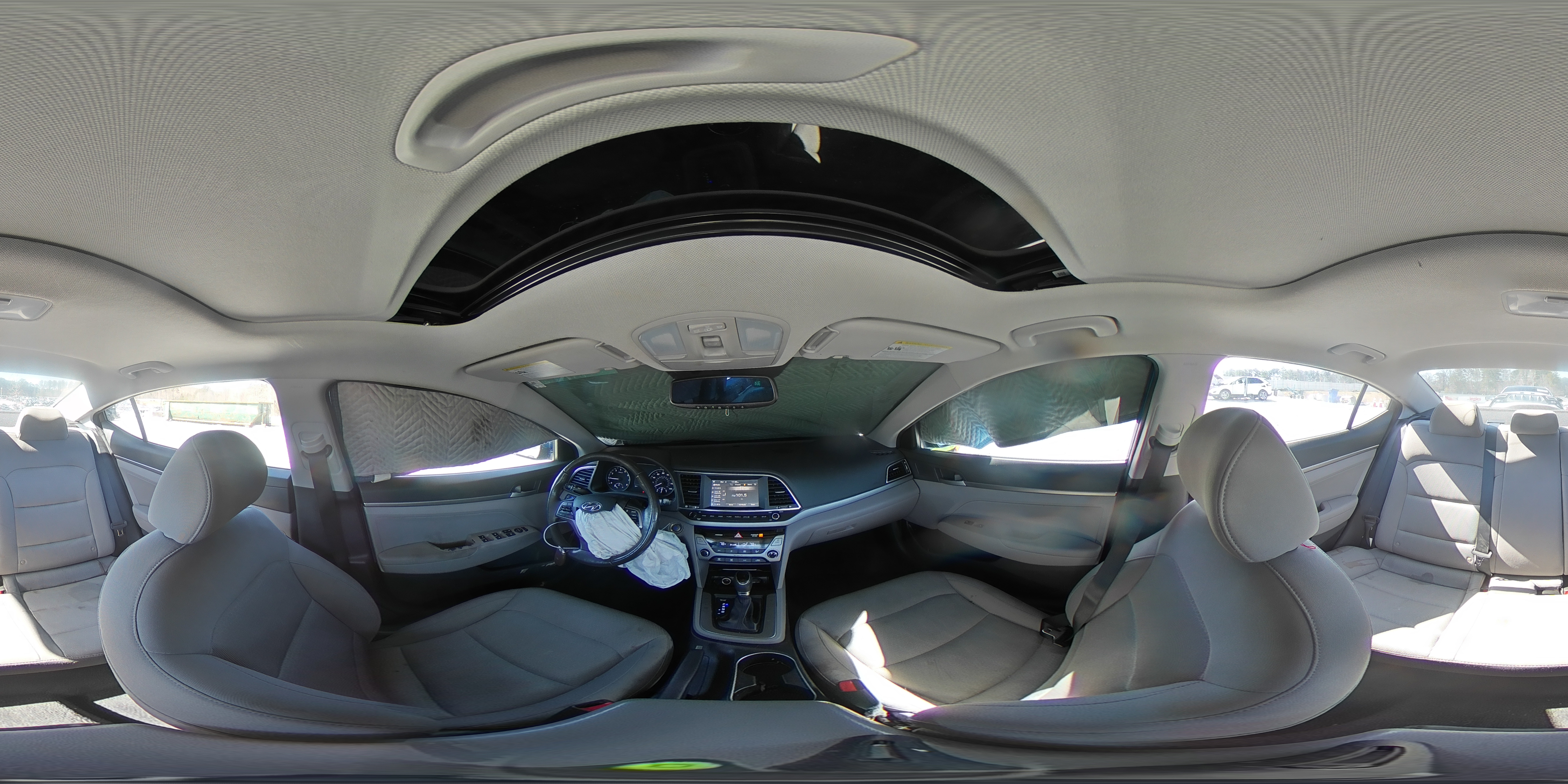 2018 Hyundai Elantra - Image 12