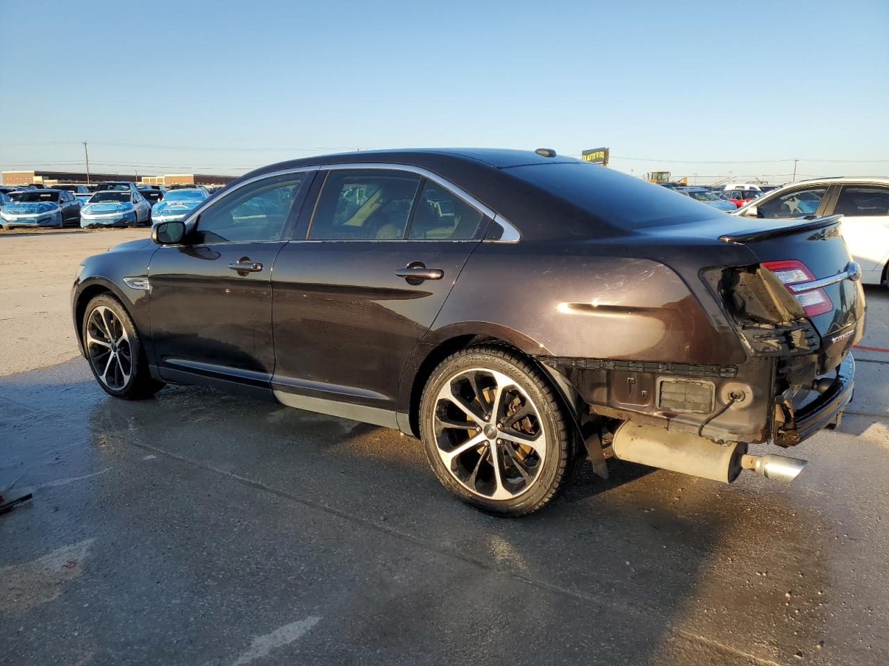 2014 Ford Taurus - Image 2