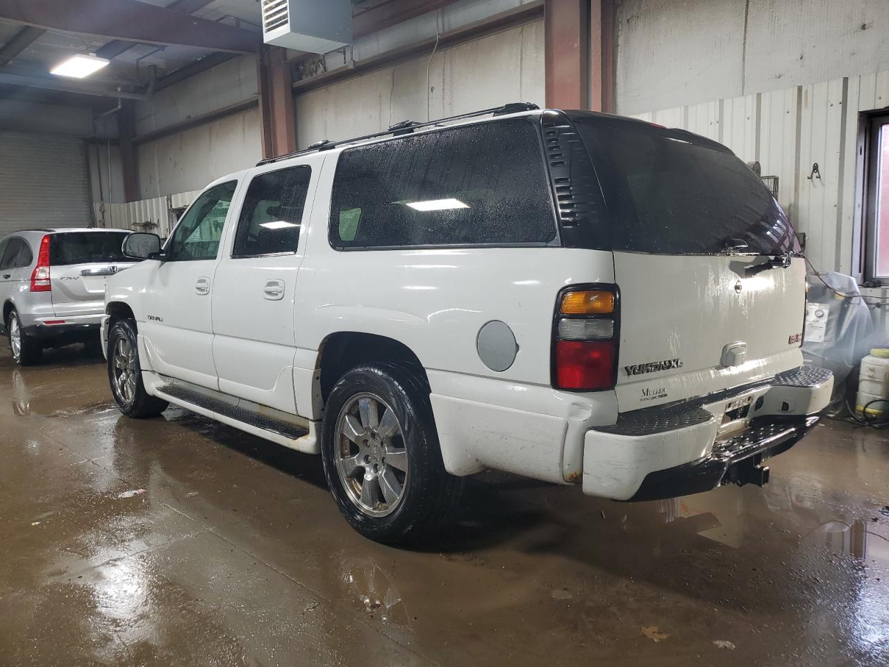 2006 GMC Yukon - Image 2