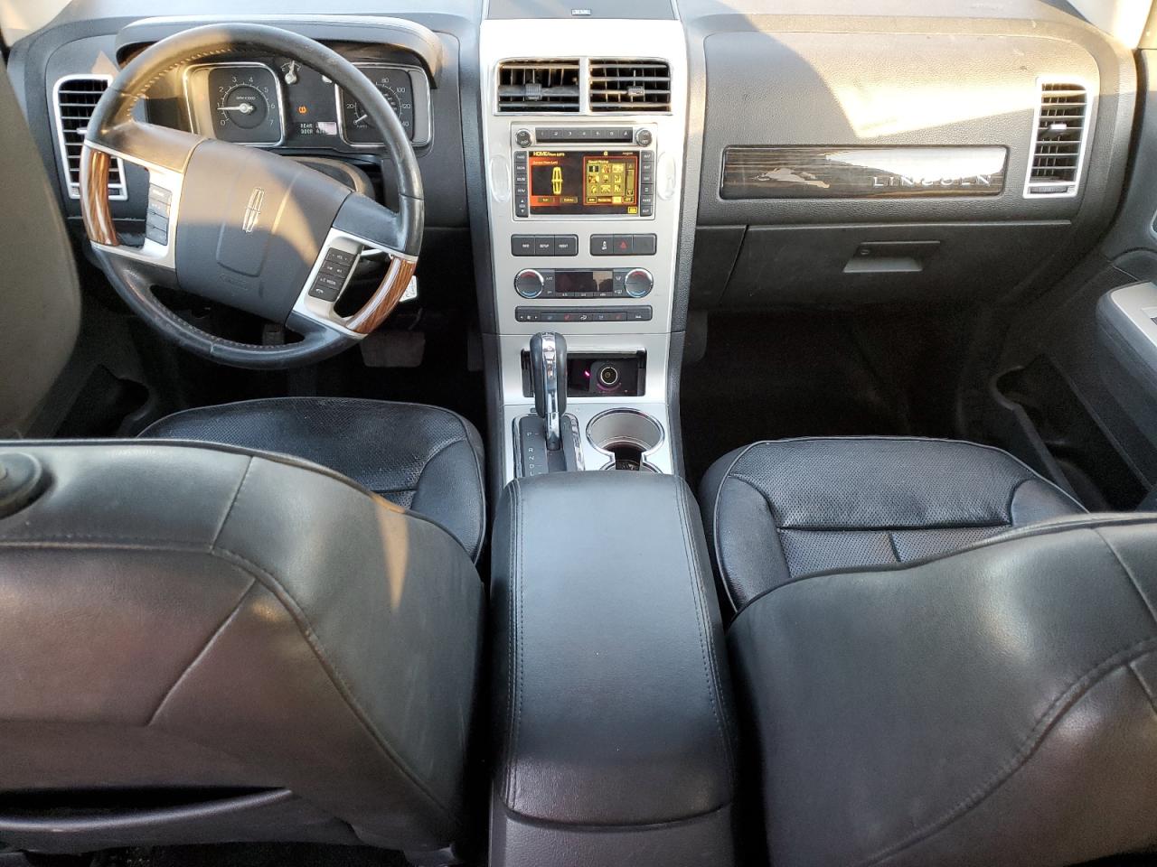 2010 Lincoln MKX - Image 8