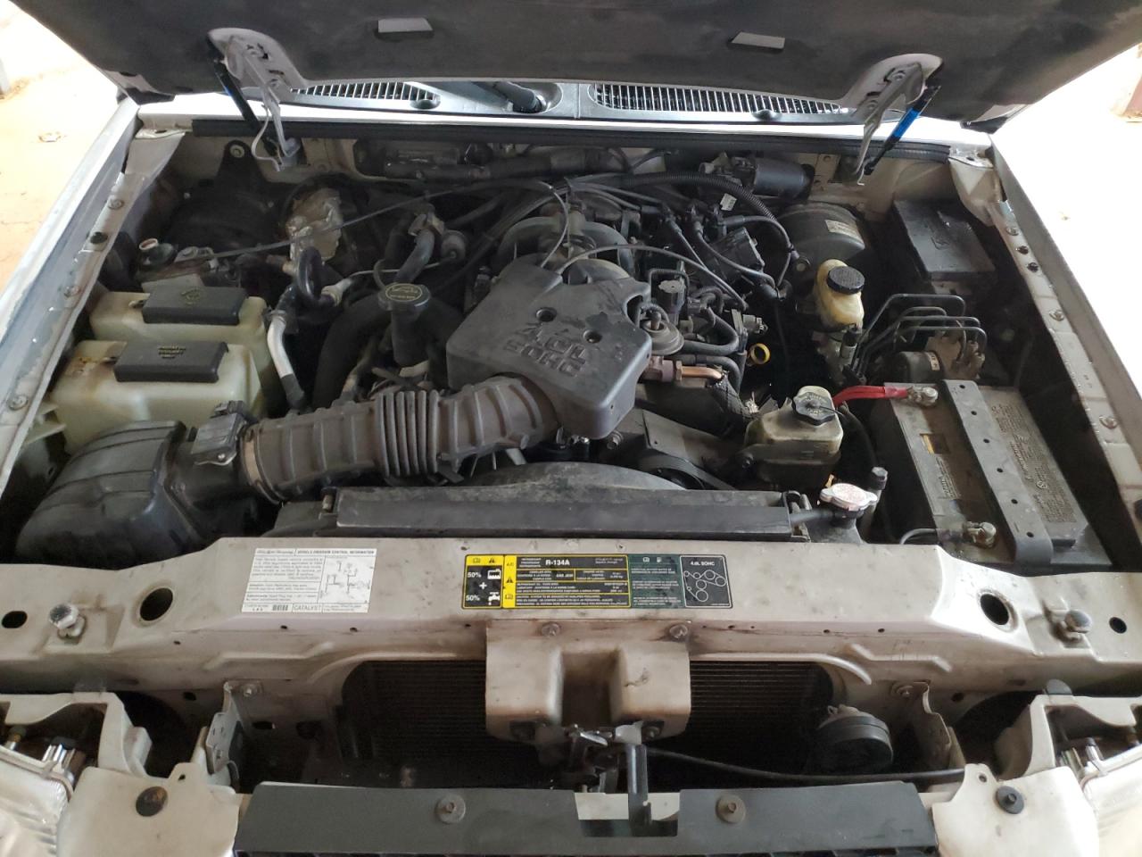 2004 Ford Explorer - Image 11