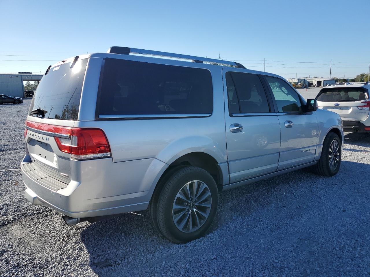2015 Lincoln Navigator - Image 3