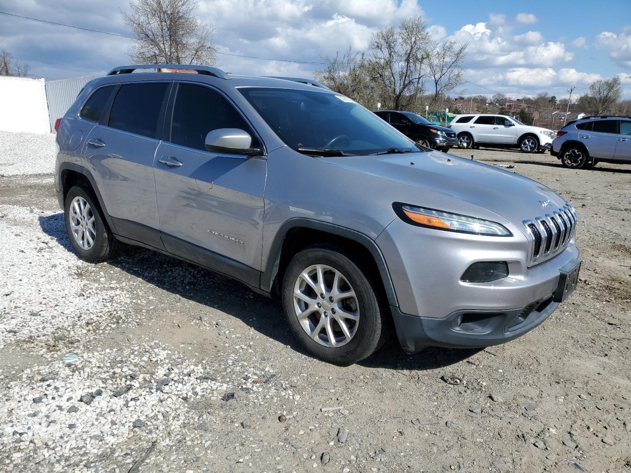 2017 Jeep Cherokee Latitude VIN: 1C4PJLCB8HD221795 Lot: 50767735