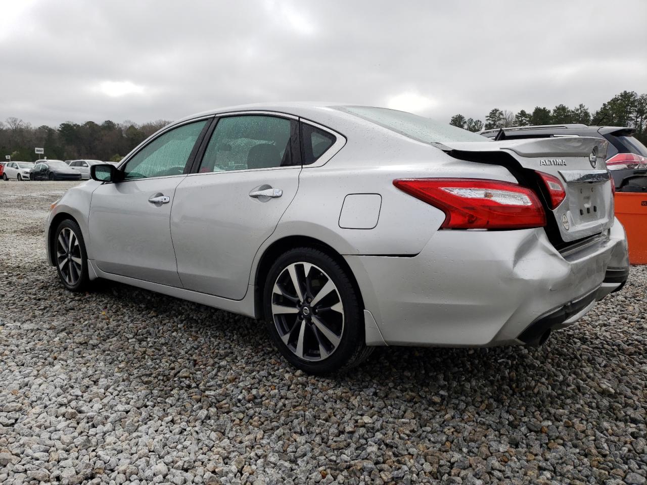 2016 Nissan Altima - Image 2