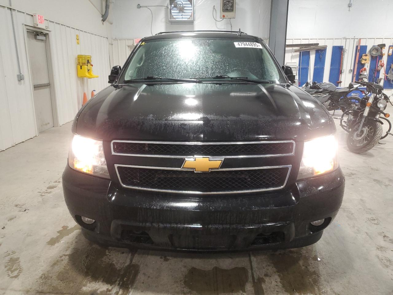 2014 Chevrolet Suburban - Image 5