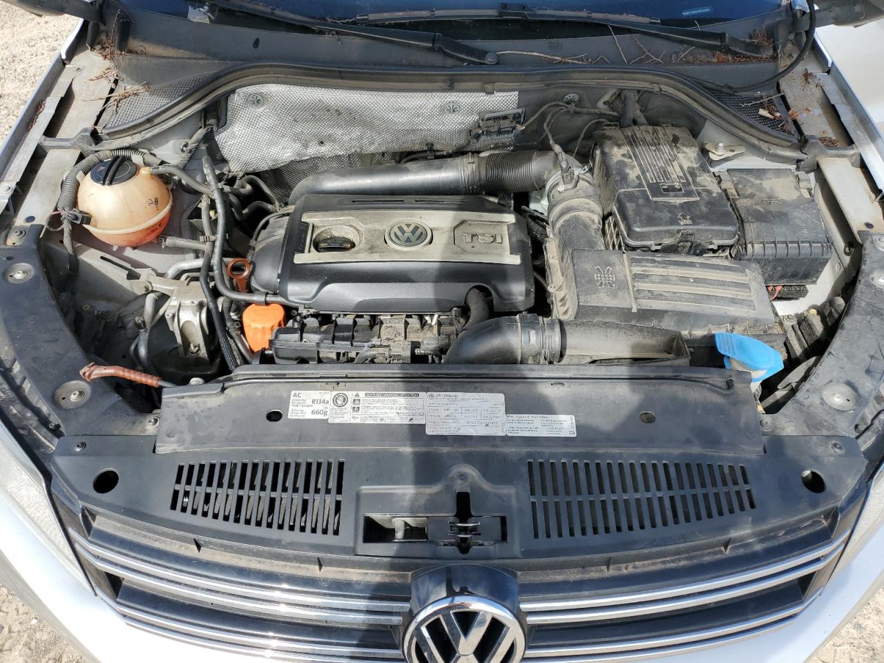2012 Volkswagen Tiguan - Image 12