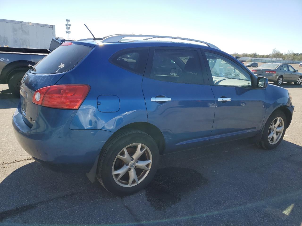 2010 Nissan Rogue - Image 3