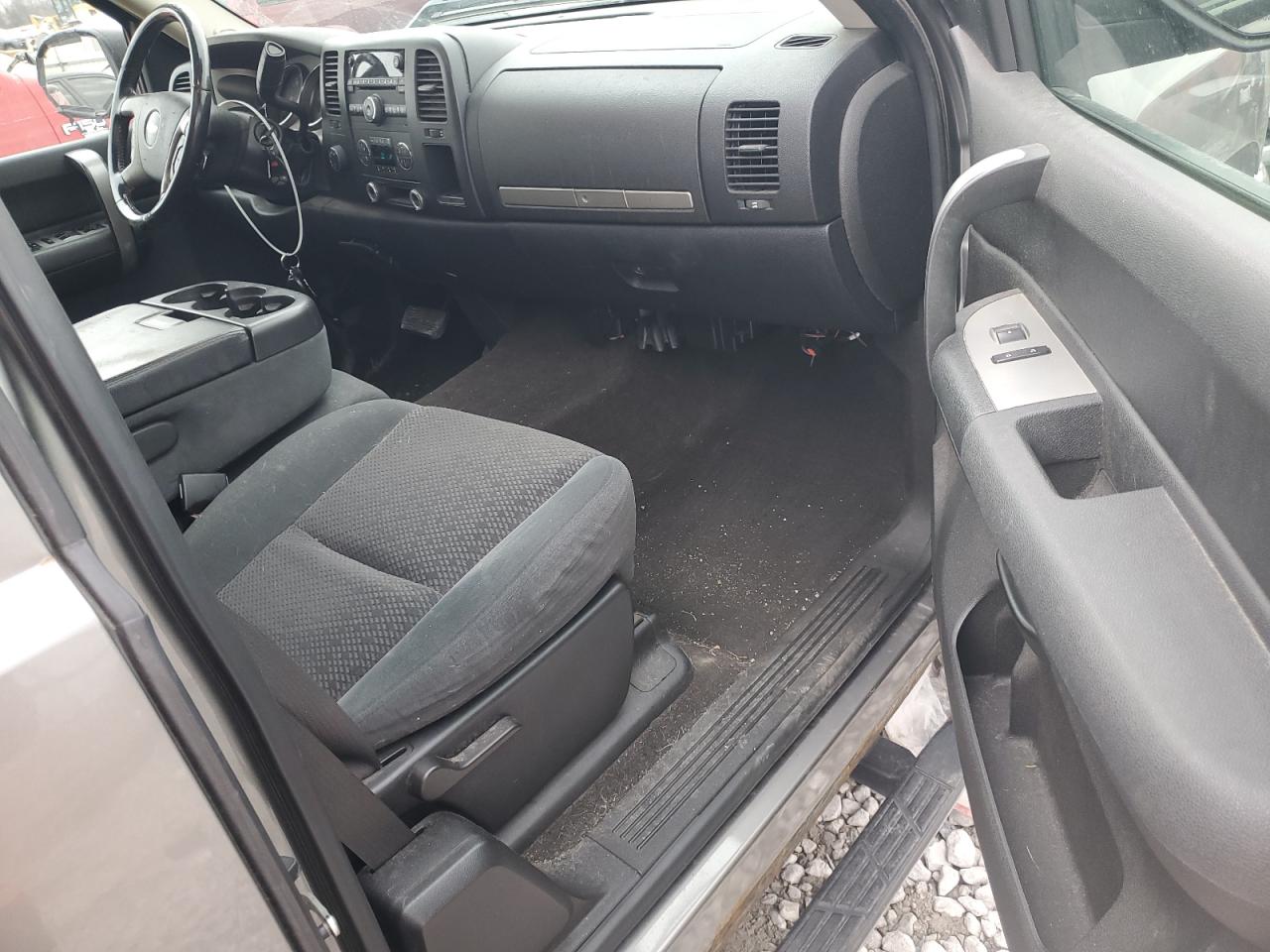 2007 Chevrolet Silverado - Image 8