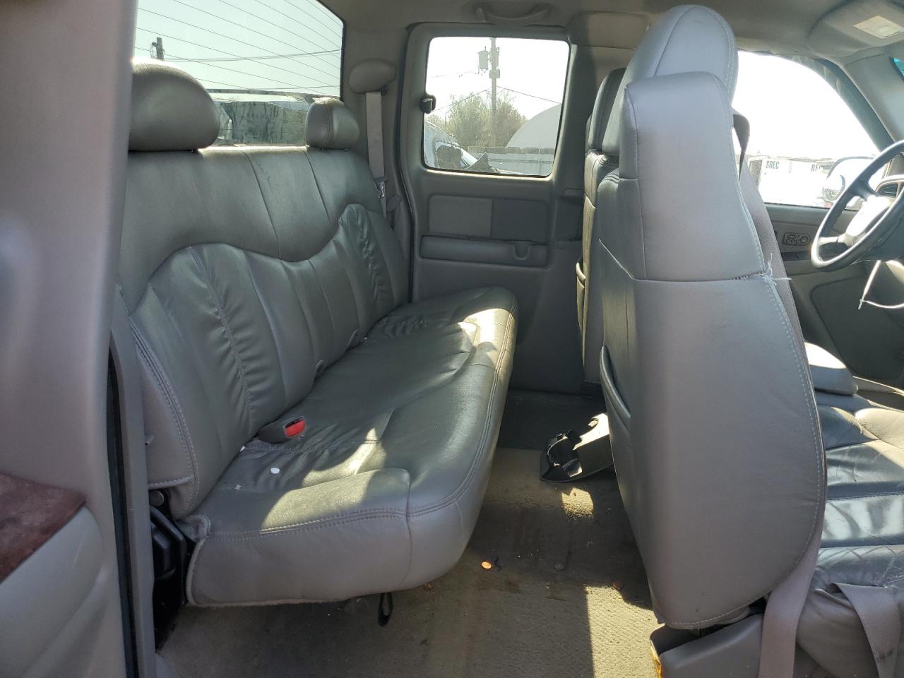 2002 Chevrolet Silverado - Image 10