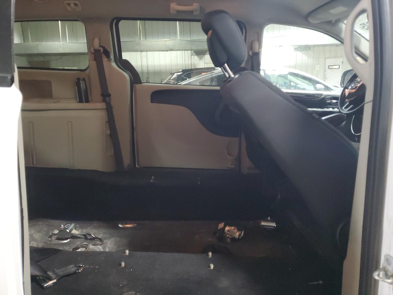 2019 Dodge Caravan - Image 11
